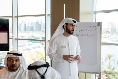 محاكم دبي تنظم مختبر الابتكار الأول لفريق إعادة تجربة المستخدم 