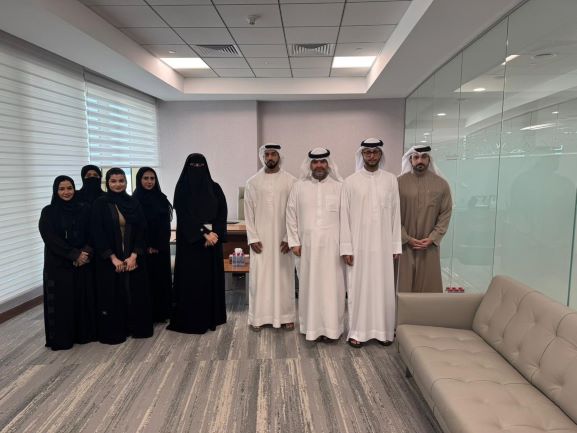 مدير إدارة الشؤون المالية والإدارية تكرم فريق عمل أوامر التوريد تقديرًا لجهودهم