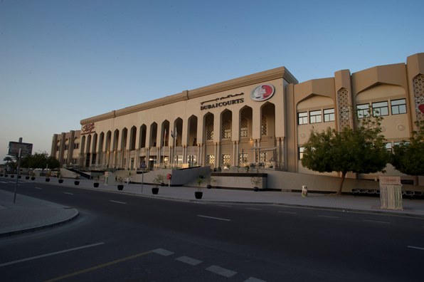 إدارة الكاتب العدل بمحاكم دبي تقدم ورشة قانونية لموظفي الإدارة