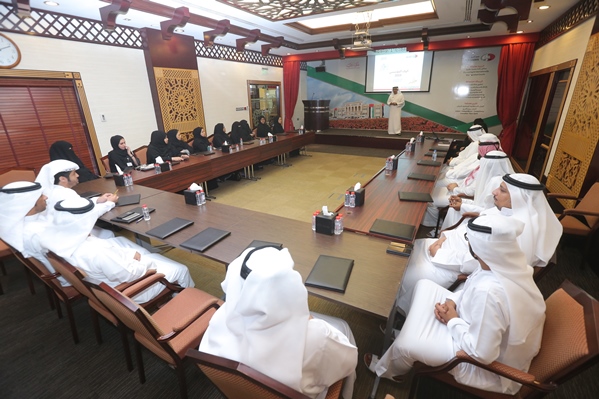 مدير عام محاكم دبي يقدم ورشة عمل حول "الولاء المؤسسي" للموظفين
