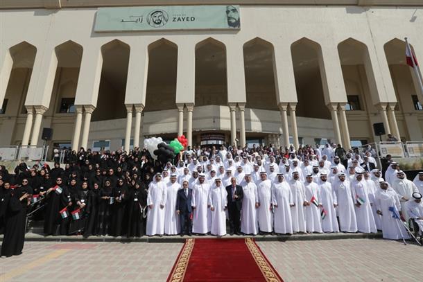 محاكم دبي تحتفل مع موظفيها بيوم العلم