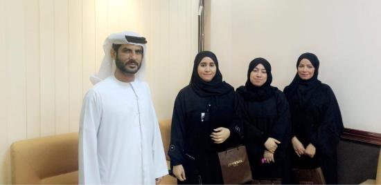رئيس قسم خدمات الكاتب العدل بإدارة إسعاد المتعاملين في محاكم دبي يكرم مجموعة من المتميزين