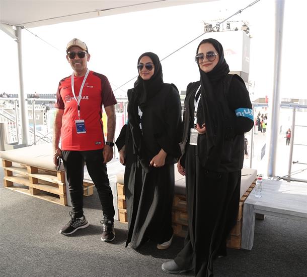 طارش المنصوري يحفز فريق "محاكم دبي" في منافسات الألعاب الحكومية