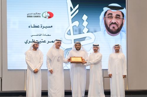 محاكم دبي تكرّم سعادة القاضي عمر عتيق المري ...